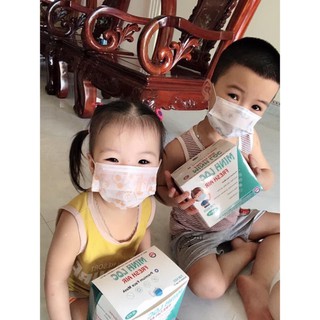 Khẩu trang y tế trẻ em 4 lớp- hộp 50 chiếc - nhiều màu sắc