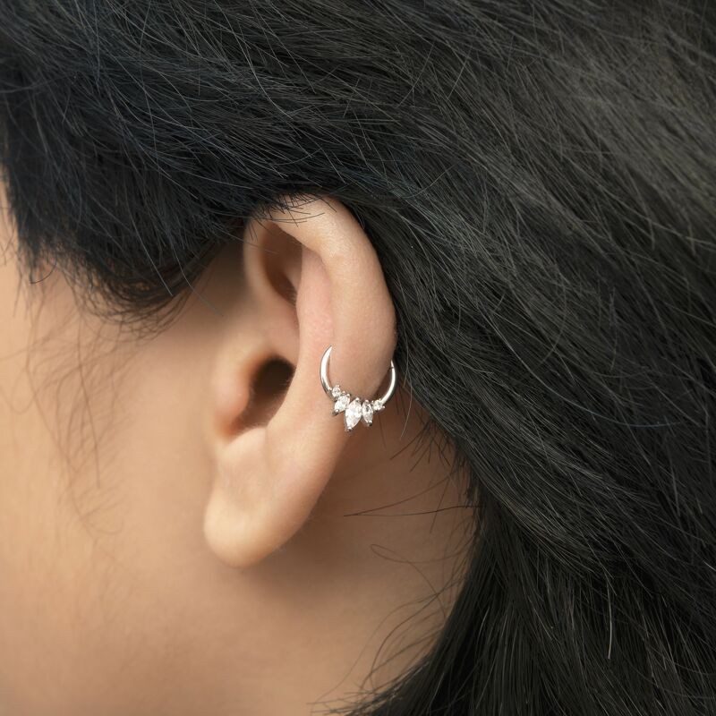 Khuyên vòng đá Five wings