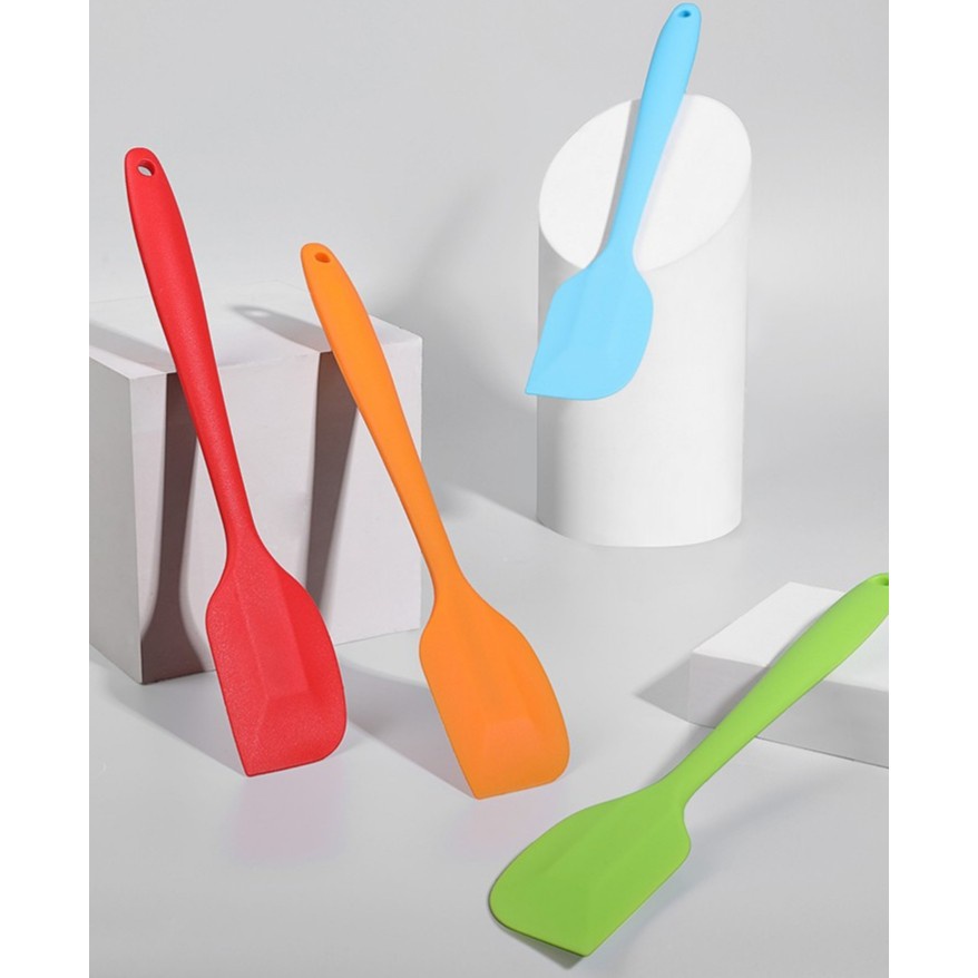 Dụng cụ làm bánh: Spatula phới trộn bột, phới dẹt silicon , muôi lật thức ăn