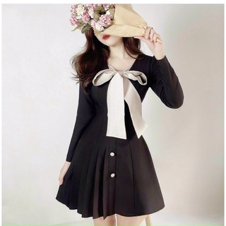 Đầm đen xoè phối xếp li nơ ngực