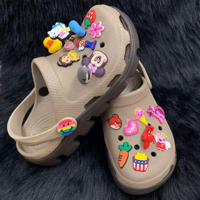 Dep cross duet nâu đen chinh hang màu nâu đế răng cưa đen