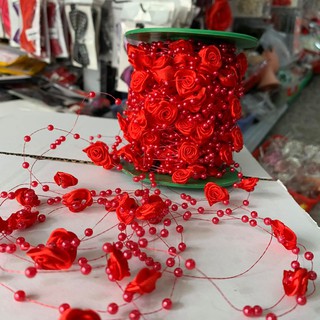 Dây hoa đỏ thắt bím tóc