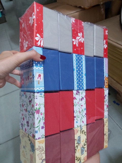 Combo 10 hộp quà 9x9x6cm/80k | BigBuy360 - bigbuy360.vn