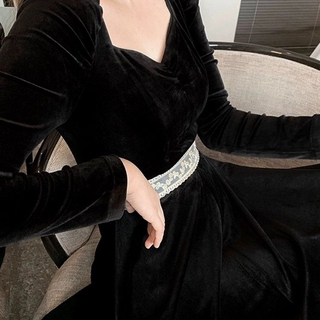 Đầm Nhung Đen Sang Trọng Cho Nữ