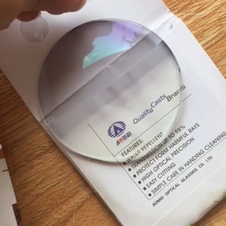 Tròng kính cận đổi màu chống tia uv400