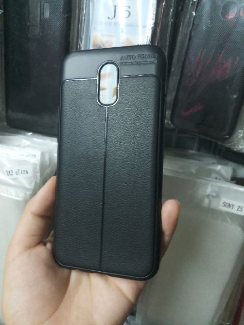 ốp dẻo vân da cho Galaxy J7+/ J7 Plus hiệu Auto focus chống sốc