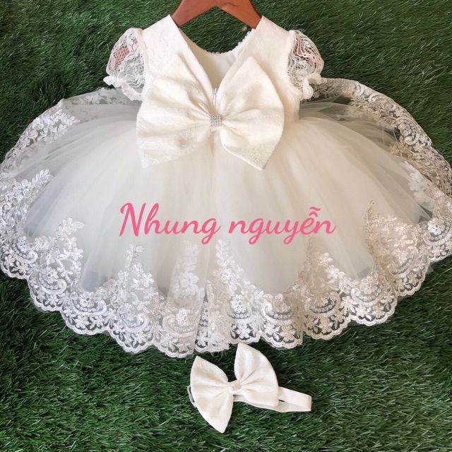 Váy chân ren tay phòng