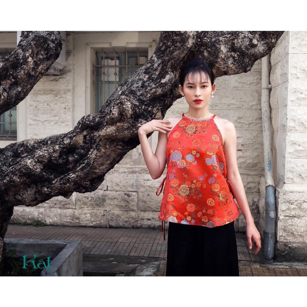 Áo Yếm Gấm The Kat nhẹ nhàng, thanh lịch, tôn dáng, có cúc khuy cài sau | BigBuy360 - bigbuy360.vn