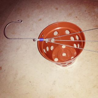 Chậu treo nhựa có móc treo rộng 14cm