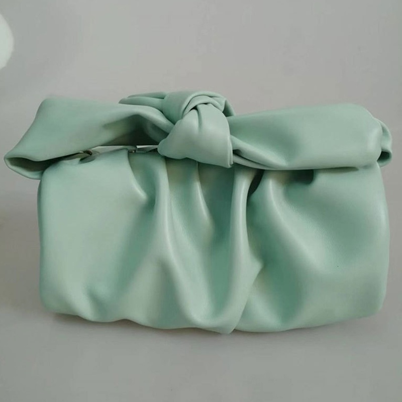 Túi Đeo Chéo Hình Đám Mây Phối Dây Xích Thời Trang Cho Nữ