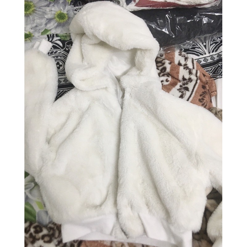 Áo lông croptop White Rabbit