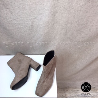 Boots Mũi Vuông Da Lộn Gót Trụ