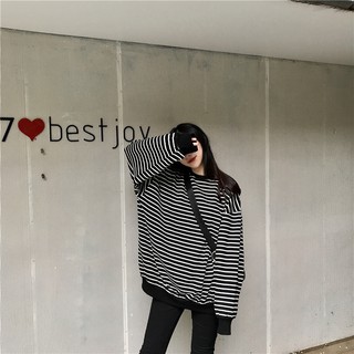 Áo sweater kẻ đen trắng