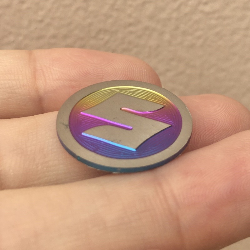 Tem Titan logo Suzuki hình chữ S có sẵn keo dán 3M chống thấm bong tróc, không lo xuống màu, dùng trang trí cho xe máy