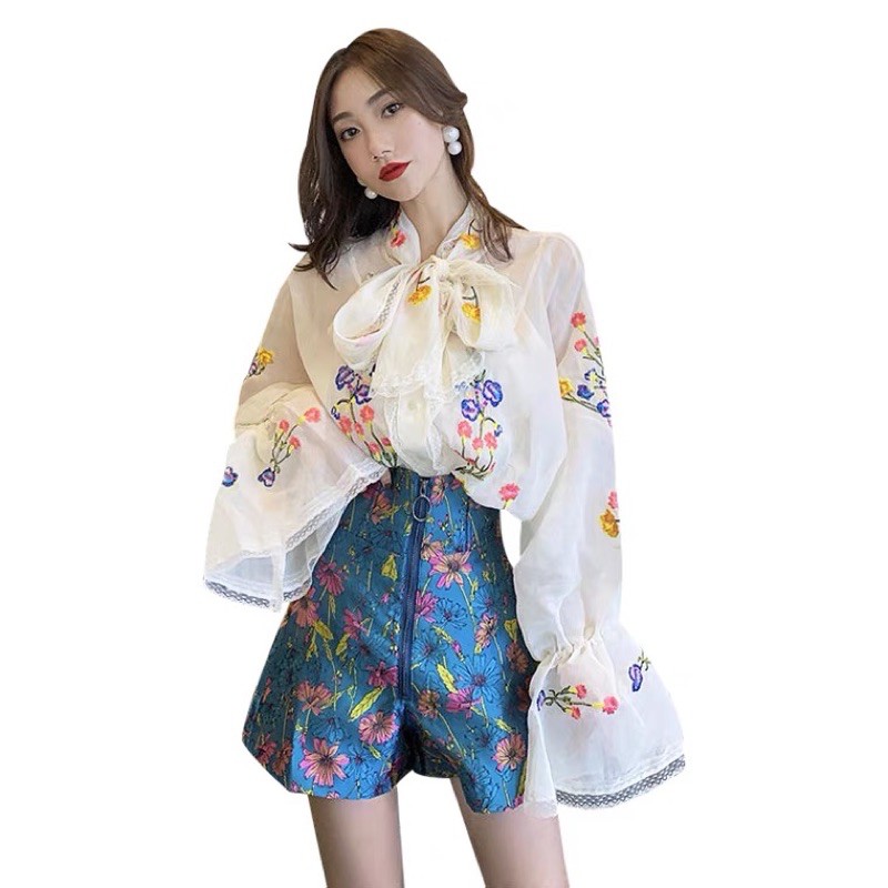 (Pre-Order)Set  áo sơmi voan tơ + quần short xanh hoa thêu nổi hàng Quảng Châu . Set trang phục dành cho nữ