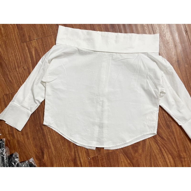 (SẴN) Lala.Clothing Áo sơ mi trắng trễ vai không co giãn M666 | BigBuy360 - bigbuy360.vn