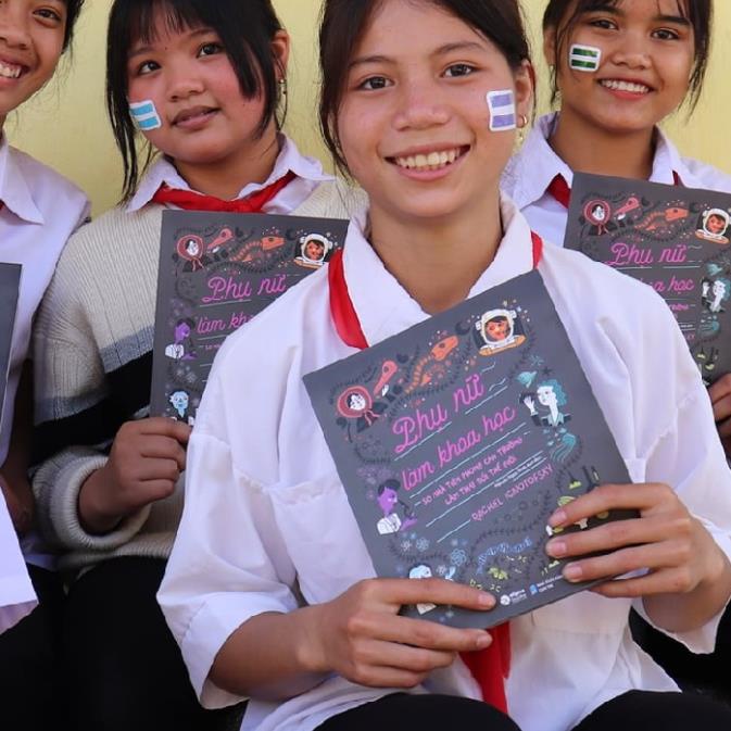Sách - Phụ Nữ Làm Khoa Học: 50 Nhà Tiên Phong Can Trường Làm Thay Đổi Thế Giới - AlphaBooks
