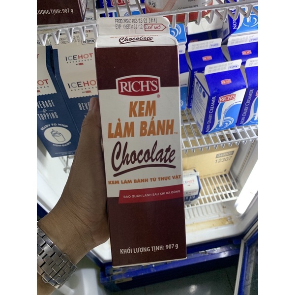 Kem làm bánh Chocolate