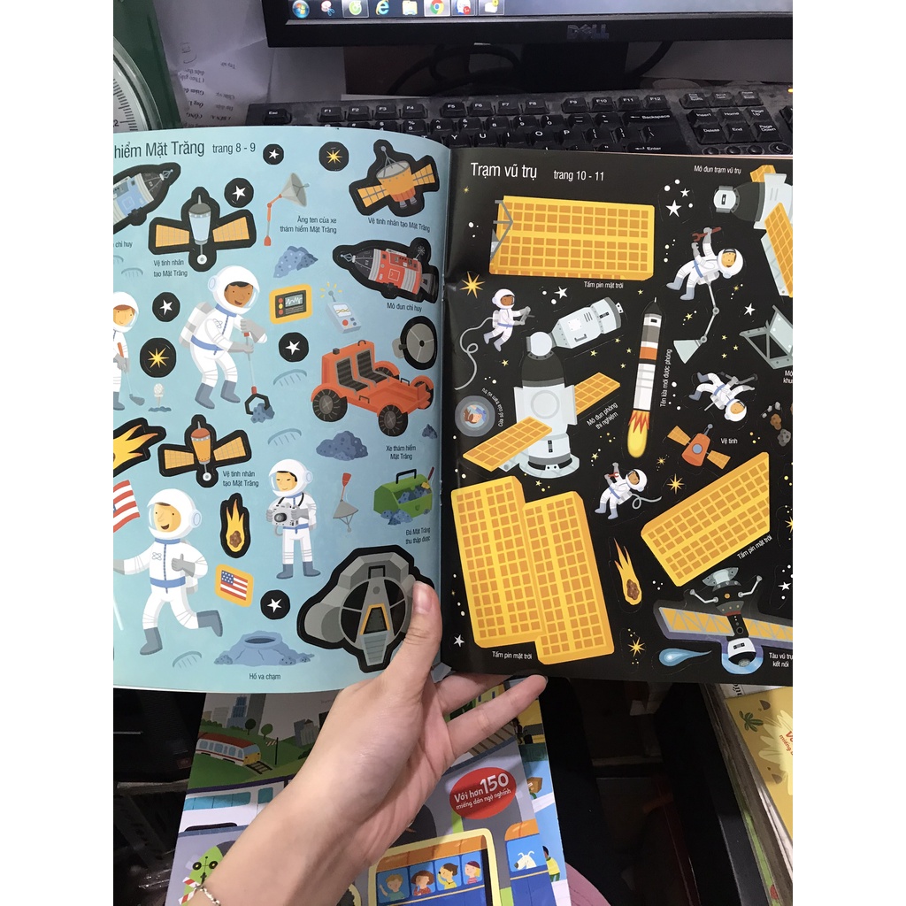Sách - First Sticker Book - Sách Dán Hình Đầu Đời Cho Bé - Vũ Trụ