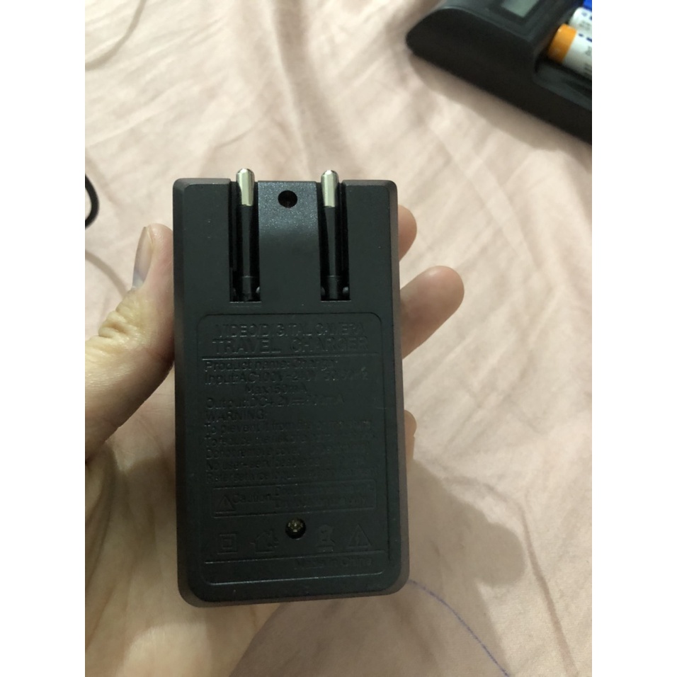Sạc pin 18560, nhỏ gọn, dễ sử dụng