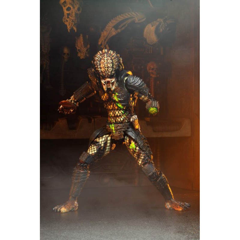 Mô hình NECA Ultimate City Hunter Predator Battle Damage