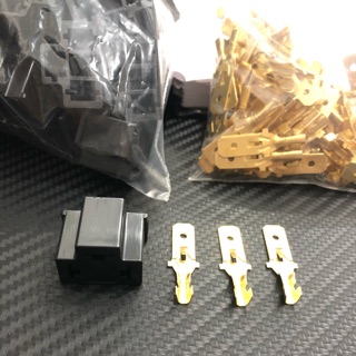 Bộ rắc chuôi cắm đèn 3P đầu đực. Chân đèn H4 phổ thông ( 1 bịch 10 bộ đủ rắc cos )