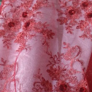 Vải ren cúc đỏ