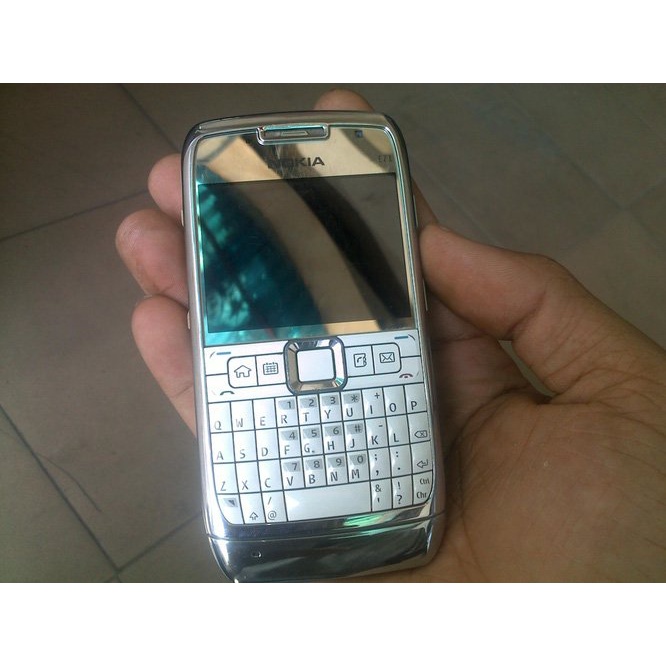 Điện thoại E71 full box kèm thẻ 4G Class 10