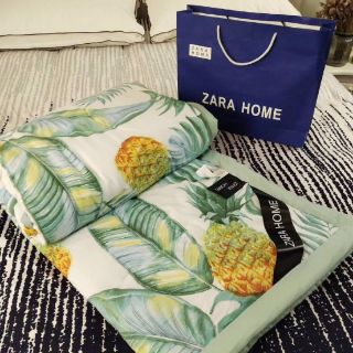 2 chăn zara home( 1 dương xỉ, 1 hình dứa)