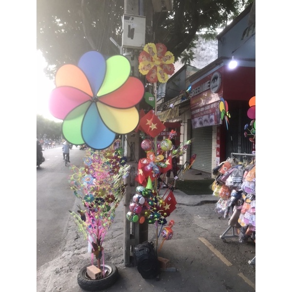 Chong chóng cầu vồng khổng lồ 1m. Tặng keo 502, bảng hướng dẫn ráp, chong chóng nhỏ. Treo lên là ai đi ngang cũng nhìna