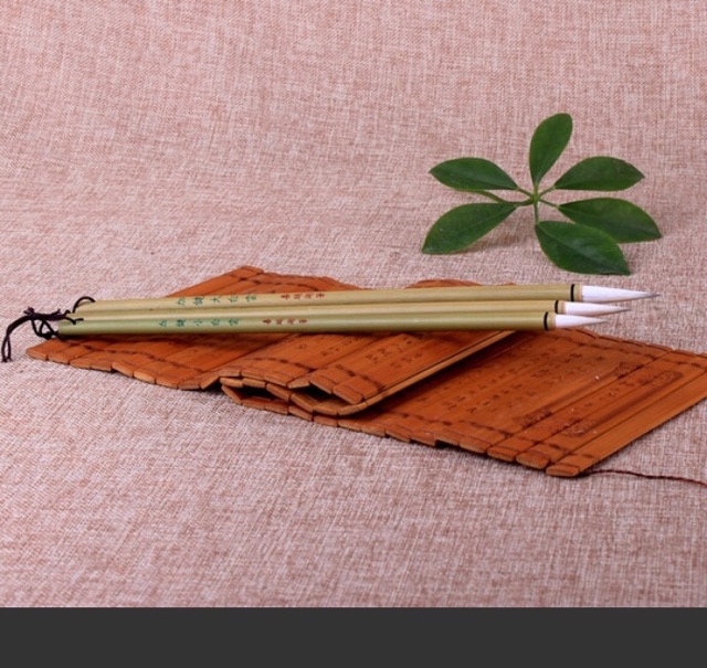 Cọ Trung viết thư pháp Bạch Vân