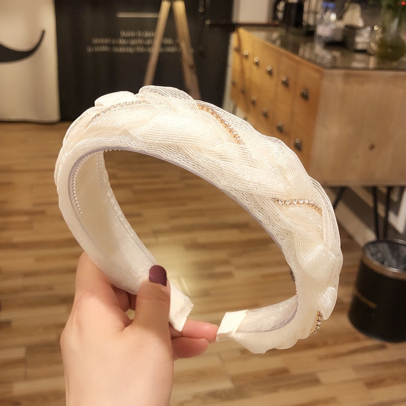 Cài tóc dịu dàng cho các bạn nữ có đính đá