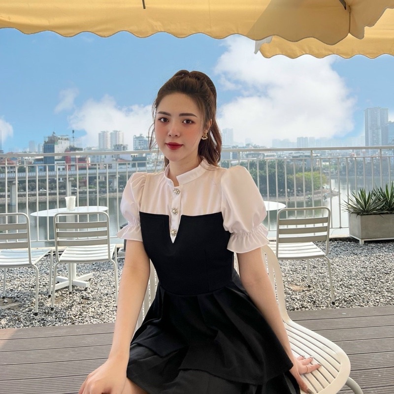 Áo đen cổ tàu trắng best seller by La Moneta