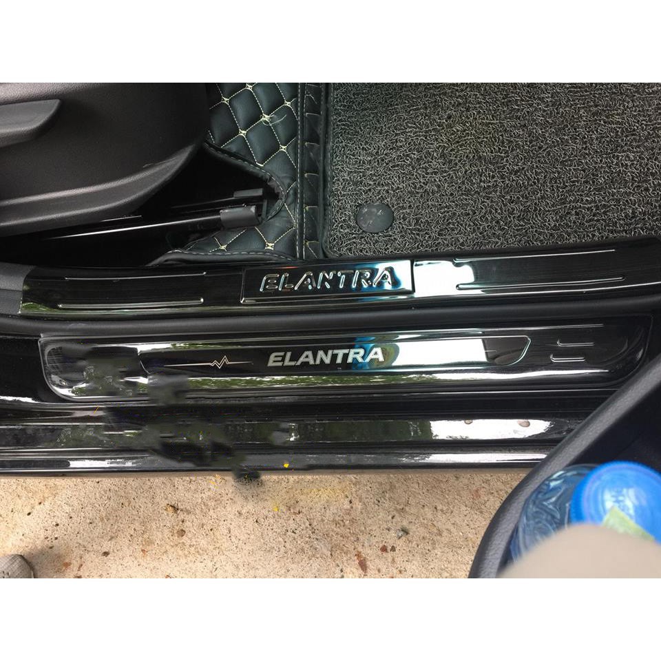 Ốp bậc cửa, nẹp bước chân xe Elantra 2016 đến 2023 mới nhất mẫu titan
