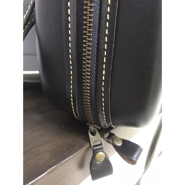 Túi đeo chéo da thật Big Prosperity - hàng trưng bày