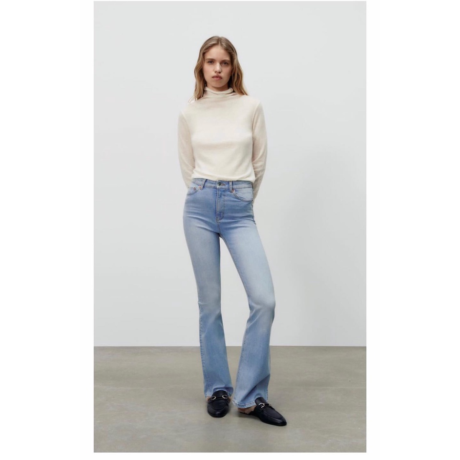 Q8648 - Quần jean ống loe Zara, trơn