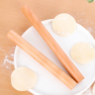 Cây lăn cán bột mỏng làm bánh giúp bột dàn đều