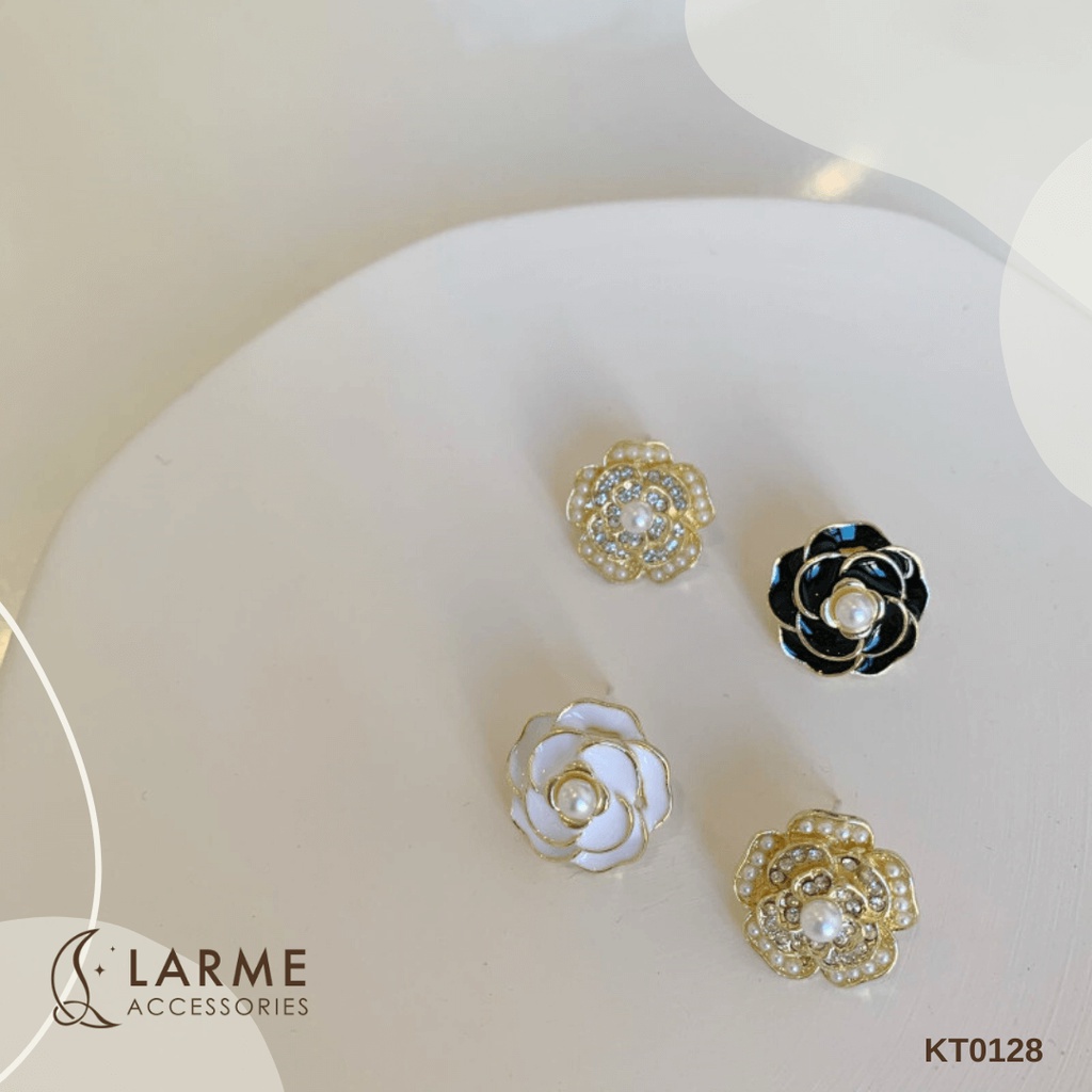 Khuyên tai, bông tai hoa lệch trắng đen Larme Accessories - KT0128