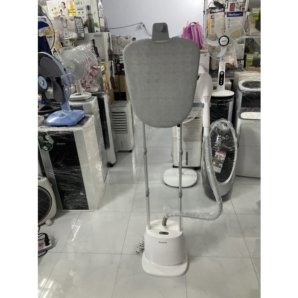 Bàn ủi hơi nước đứng Kangaroo KG-75B8 - Hàng trưng bày