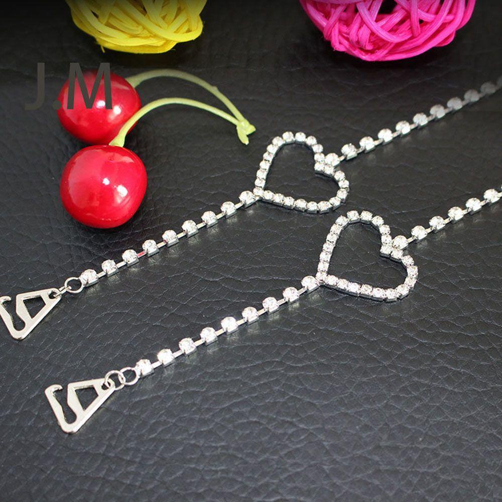 Dây Áo Ngực Hình Trái Tim Cho Cô Dâu Trong Tiệc Cưới