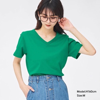 Áo phông nữ cộc tay cổ tim thời trang, thanh lịch của GU - Nhật