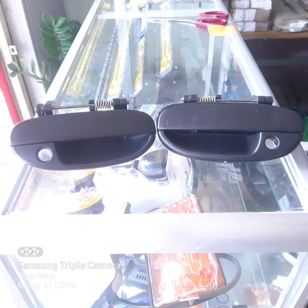 Cặp tay (cái cái) mở cửa ngoài (gồm trái vá phải) xe Daewoo Lacetty, Nubira. (giá thanh lý)