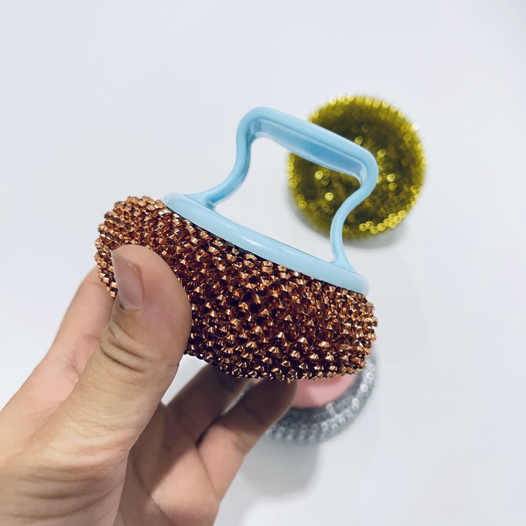 Miếng nhôm chà nồi có tay cầm bằng nhựa