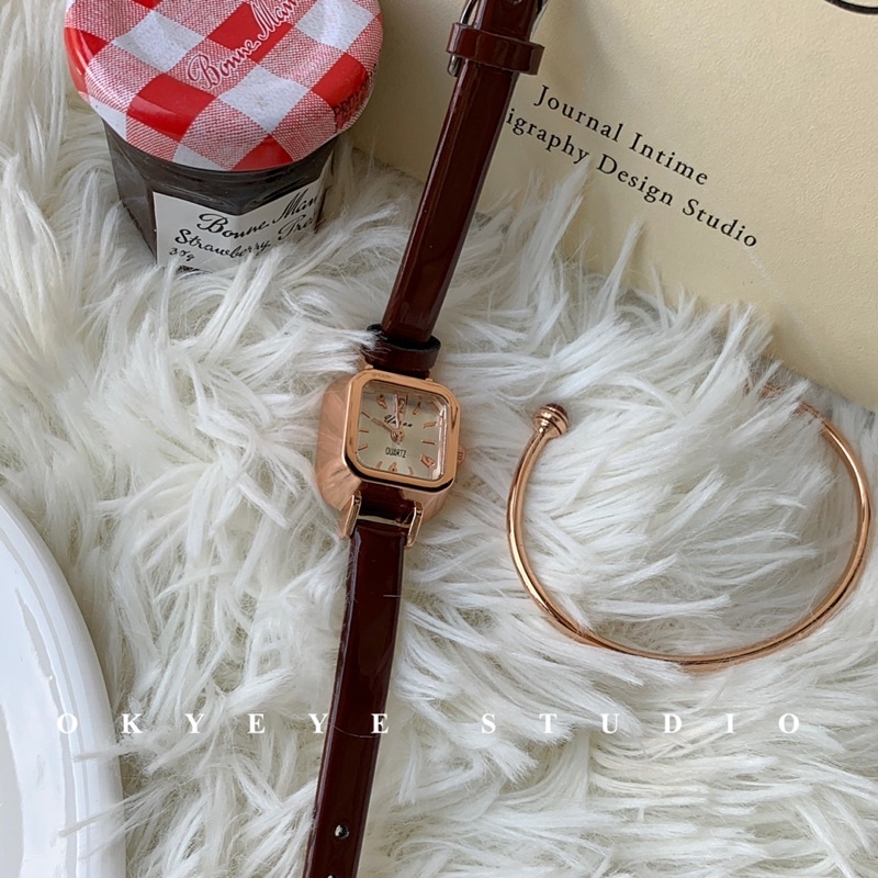 Đồng hồ nữ Yuhao mặt vuông nhỏ vintage dây da bóng sang trọng