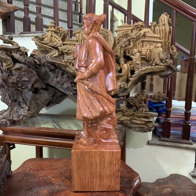 Tượng Hưng đạo vương Trần Quốc tuấn cao 50 cm gỗ hương đá