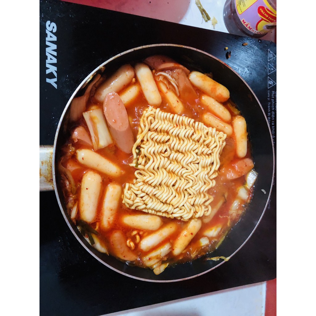 nguyên liệu nấu tokbokki phô mai mì cay (500g tok phô mai, mì chinnoo, sốt, ớt, kim chi, xúc xích)