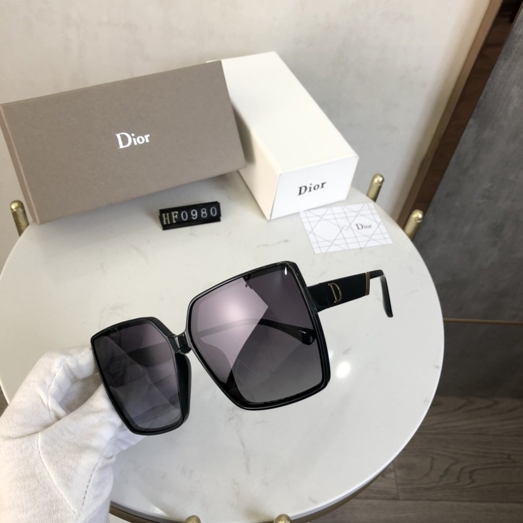 Dior_ 2021 Thời trang Hàn Quốc mới Clubmaster Kính râm nam nữ Xu hướng Cặp đôi Chụp ảnh Đường phố Trăm trang trí phù hợp Thời trang Du lịch Kỳ nghỉ Bảo vệ tia cực tím Kính râm đi biển