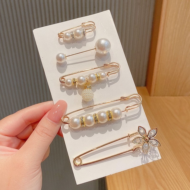 Ghim cài phong cách hoạt hình dễ thương cho nữ