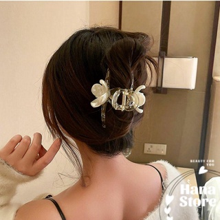 Kẹp tóc càng cua xoắn nhựa acrylic màu champagne đính hoa trắng sang chảnh và thanh lịch