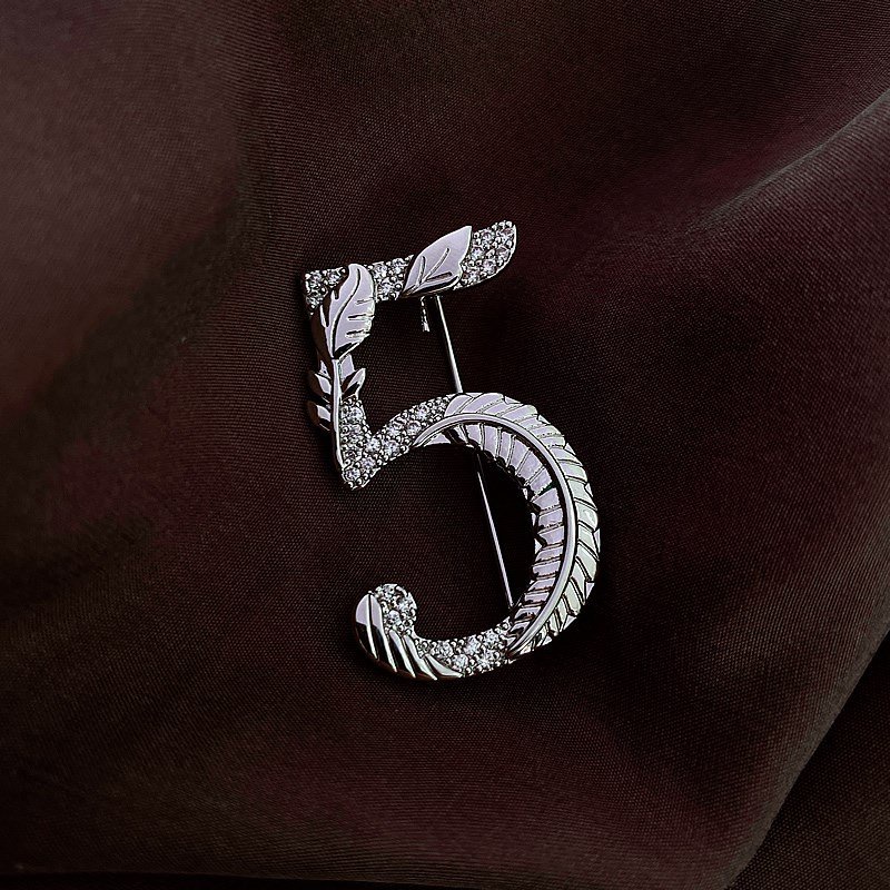 Ghim Cài Áo Hình Số 5 Màu Vàng / Bạc Thời Trang Cho Nữ